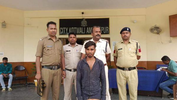 मोबाइल लूट, एक को लोगों ने पकड़ा, दो फरार