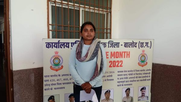 पीएचडी कर रहे युवक को पुलिस ने दिन में पीटा और पैसे मांगे, उसी रात पेड़ पर लटकी मिली लाश