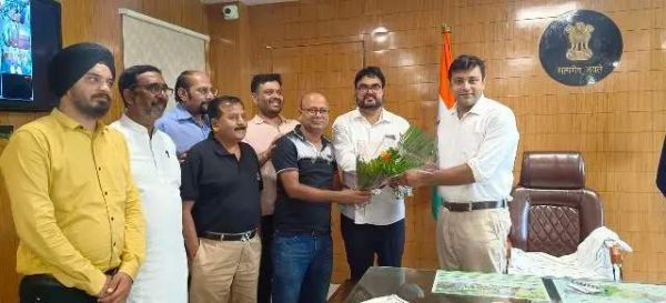 ट्रांसपोर्ट वेलफेयर एसो. ने  कलेक्टर को बताई समस्याएं