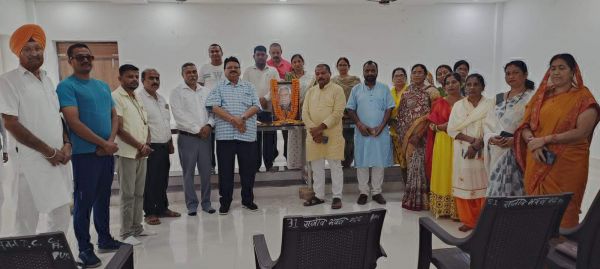 यूएस सिंहदेव को दी श्रद्धांजलि