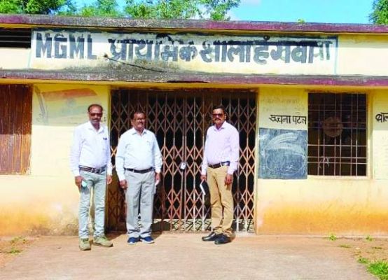 स्कूल निरीक्षण में दर्जनों कर्मी मिले गैरहाजिर, नोटिस