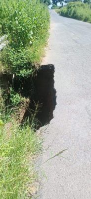 रामानुजगंज-वाड्रफनगर मुख्य मार्ग पर गड्ढे ही गड्ढे, हादसे की आशंका