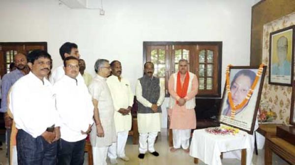 विजयाराजे को संगठन की श्रद्धांजलि