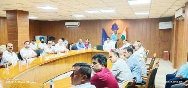 व्यापारियों से कहा-समय पर जीएसटी जमा करें, अफसरों से कहा दिक्कतें दूर करें