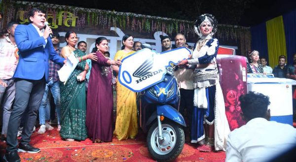 डांस स्पर्धा : नित्या राजन ग्रुप ने एक लाख का ईनाम जीता