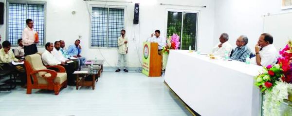 एमए साहित्यिक हिंदी का पाठ्यक्रम शुरू करने पर जोर