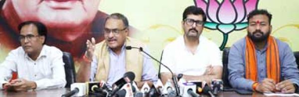 कांग्रेस से जुड़े नेता गैंगरेप,  शराब और नगदी वसूल रहे प्रदेश में