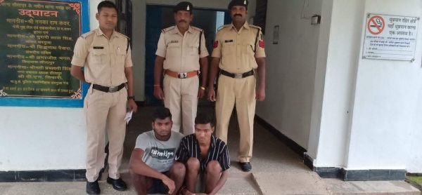 चोरी के 2 आरोपी बंदी, 3 बैटरी और बाइक बरामद