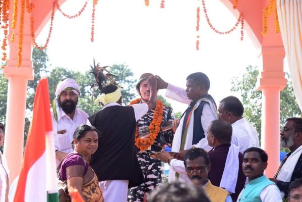 कवासी लखमा ने पतोड़ा में किया शहीद शिवलाल नेताम की प्रतिमा का अनावरण