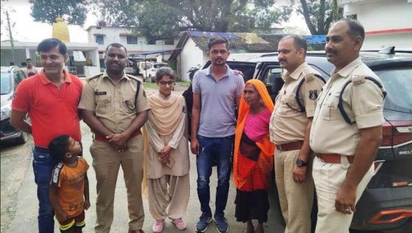 बस स्टैंड में भटक रही वृद्ध महिला के परिजनों को ढूंढ निकाला गौरेला पुलिस ने