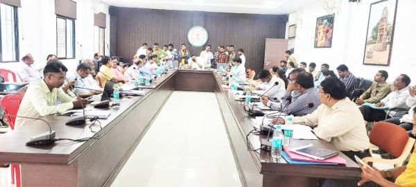 सरकार की योजनाओं का करें बेहतर क्रियान्वयन
