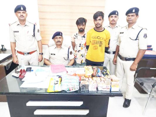 पानठेला में चोरी, दो पकड़ाए