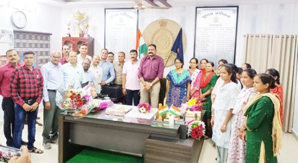 एसपी के जन्मदिन पर जवानों ने दी बधाई
