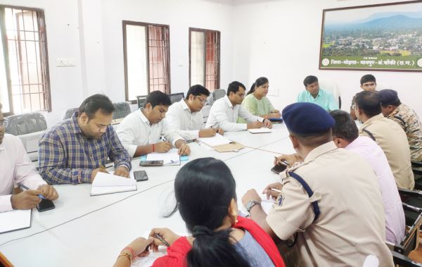 मिशन मोड में लगाएं स्वास्थ्य शिविर - कलेक्टर