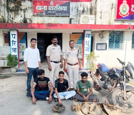 ट्रेलर के उपकरणों के साथ 3 गिरफ्तार