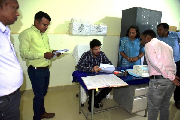कलेक्टर ने जिला कोषालय का किया निरीक्षण