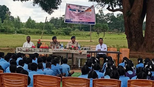 हमर बेटी हमर मान अभियान:  पुलिस ने स्कूलों में किया विशेष कार्यक्रम