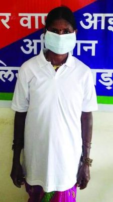 ईनामी महिला नक्सली का समर्पण