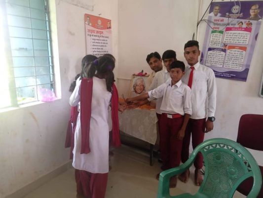 स्कूल में डॉ. कलाम की जयंती मनी