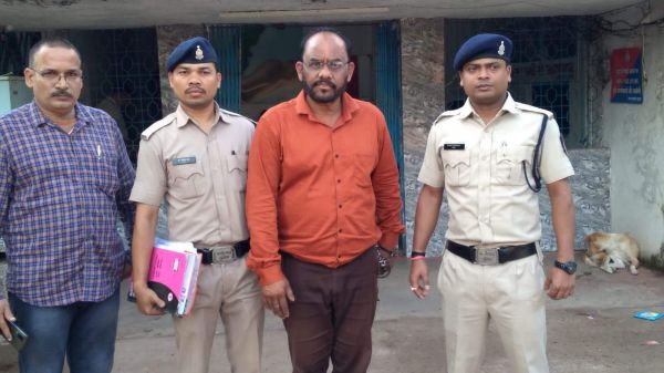 स्वास्थ्य विभाग का अफसर बता भिलाई के निजी अस्पताल डायरेक्टर से मांगे 5 लाख