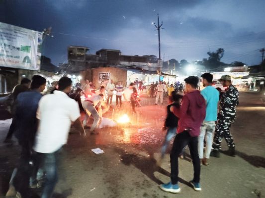 भाजयुमो ने मुख्यमंत्री का किया पुतला दहन, पुलिस ने रोका