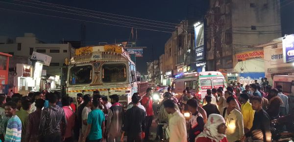 ट्रक की टक्कर से बुजुर्ग की मौत, एक गंभीर