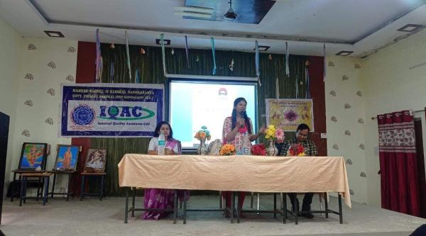 कॉलेज विद्यार्थियों को दी कानूनी जानकारी