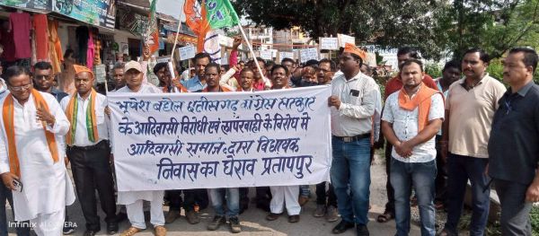 32 फीसदी आरक्षण की मांग को ले भाजपा ने मंत्री प्रेमसाय का बंगला घेरा