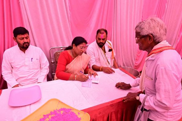 न्याय योजना की राशि निकालने से पहले किसानों का सम्मान