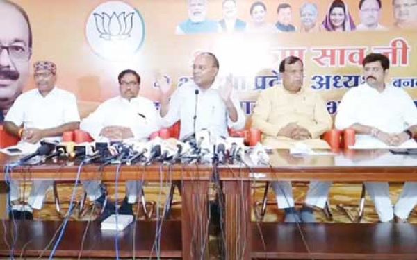 चुनाव से पहले रेवड़ी बांट रही सरकार-भाजपा, कई मुद्दों पर सरकार को घेरा अजय-शिवरतन ने