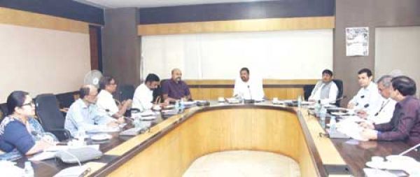 निवेश और तकनीक में सरकार एनआरआई से मदद लेगी