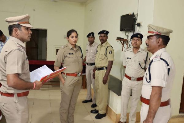 एसपी ने गांधीनगर थाना का किया निरीक्षण