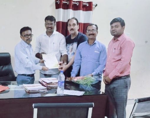 महाप्रबंधक से कांग्रेस व्यापार प्रकोष्ठ के पदाधिकारियों ने की मुलाकात