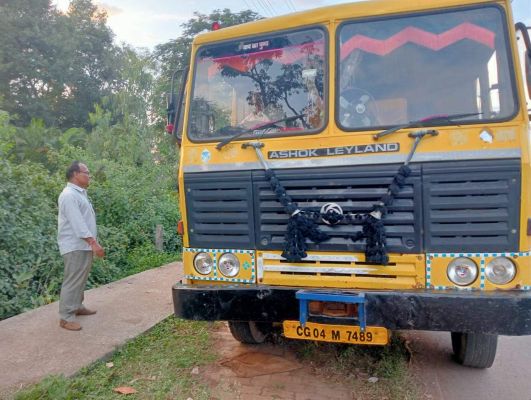 रेत और चूना पत्थर का अवैध परिवहन करते 7 वाहन जब्त