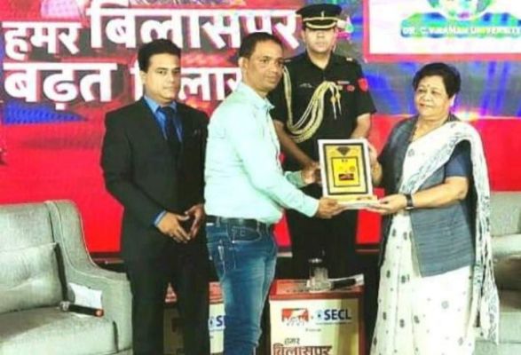 उत्कृष्ट कार्य के लिए गुरुकृपा पैरामेडिकल को राज्यपाल ने किया सम्मानित