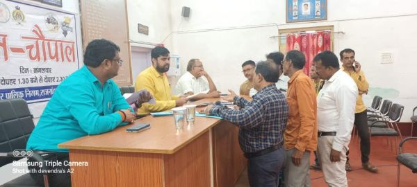 जन चौपाल में राशन कार्ड व सफाई की समस्या को दूर करने की मांग