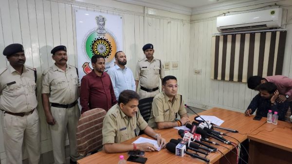 एमबीबीएस में प्रवेश दिलाने के नाम पर 15 लाख की ठगी, मॉल में आफिस खोलकर झांसा दे रहे थे