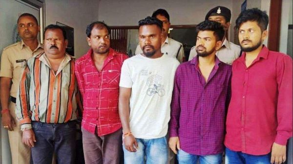 पटवारी को पीटा, नायब तहसीलदार व कोटवार से की झूमा-झटकी