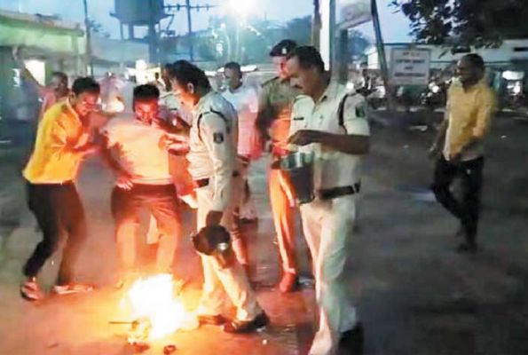 भाजयुमो ने फूंका राज्य सरकार का पुतला
