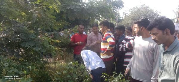 तीन लोगों ने फांसी लगाई, एक संदिग्ध