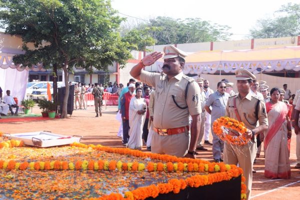 शहीद जवानों को याद करते आंखे हुई नम