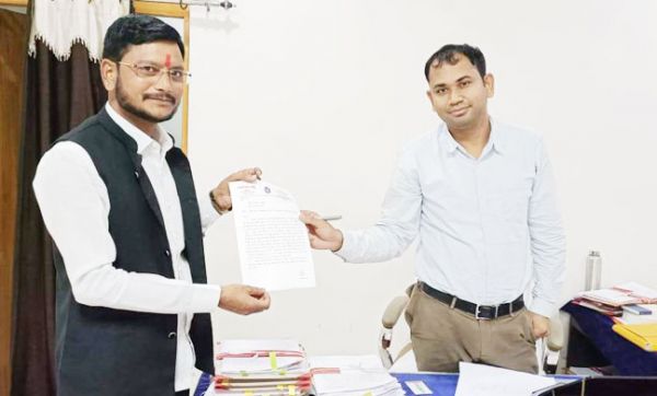 रबी फसल के लिए पानी की मांग, जिपं सदस्य ने सौंपा कलेक्टर के नाम ज्ञापन