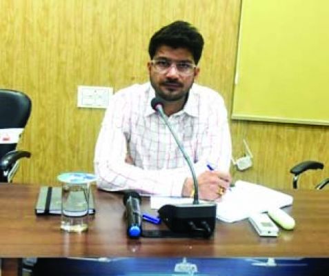 निर्माण कार्यों को तेजी से पूर्ण करने के निर्देश