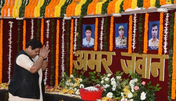 अशांत क्षेत्रों में तैनात जवानों ने अपने साहस का लोहा मनवाया, उनकी तैनाती हमारी ढाल-राज्यपाल