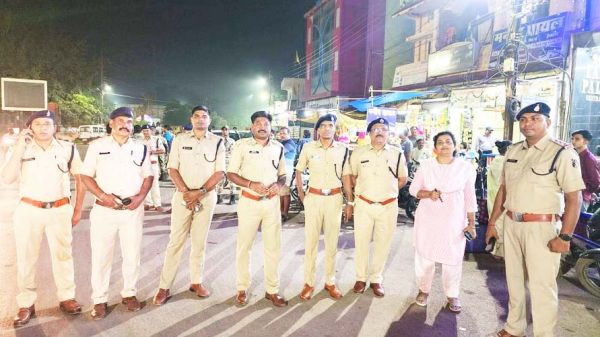 त्योहारी सीजन को लेकर पुलिस अलर्ट, क्षेत्रों में पैदल गश्त
