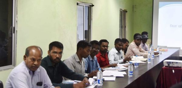 समय सीमा में पूर्ण हो काम - कलेक्टर