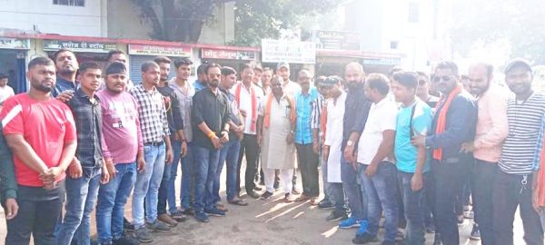 भाजयुमो ने फूंका सीएम का पुतला