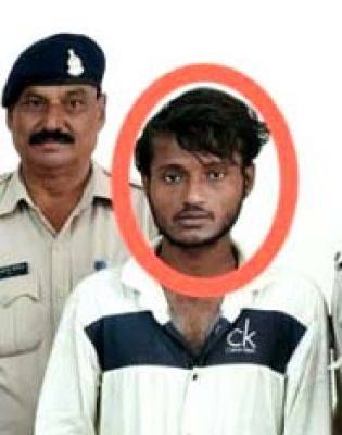 अजमेर से लाई गुप्ती लेकर स्टेशन में घूम रहा युवक गिरफ्तार