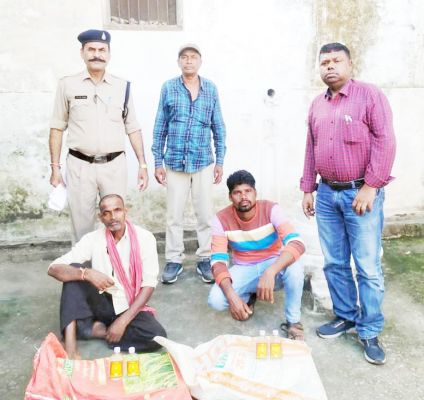 महाराष्ट्र की शराब के साथ तस्कर पकड़ाए