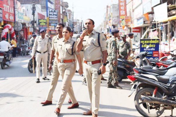 शहर की सुरक्षा व्यवस्था का जायजा लेने एसपी सडक़ पर